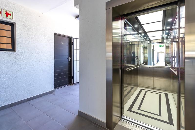 2 Bedroom Property for Sale in Buhrein Western Cape